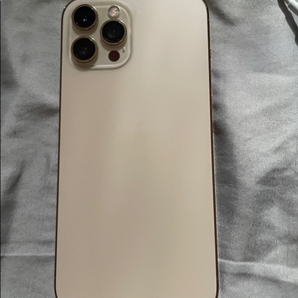 iPhone 12 Pro Max 128 GB Unlocked - Picture 2 of 8